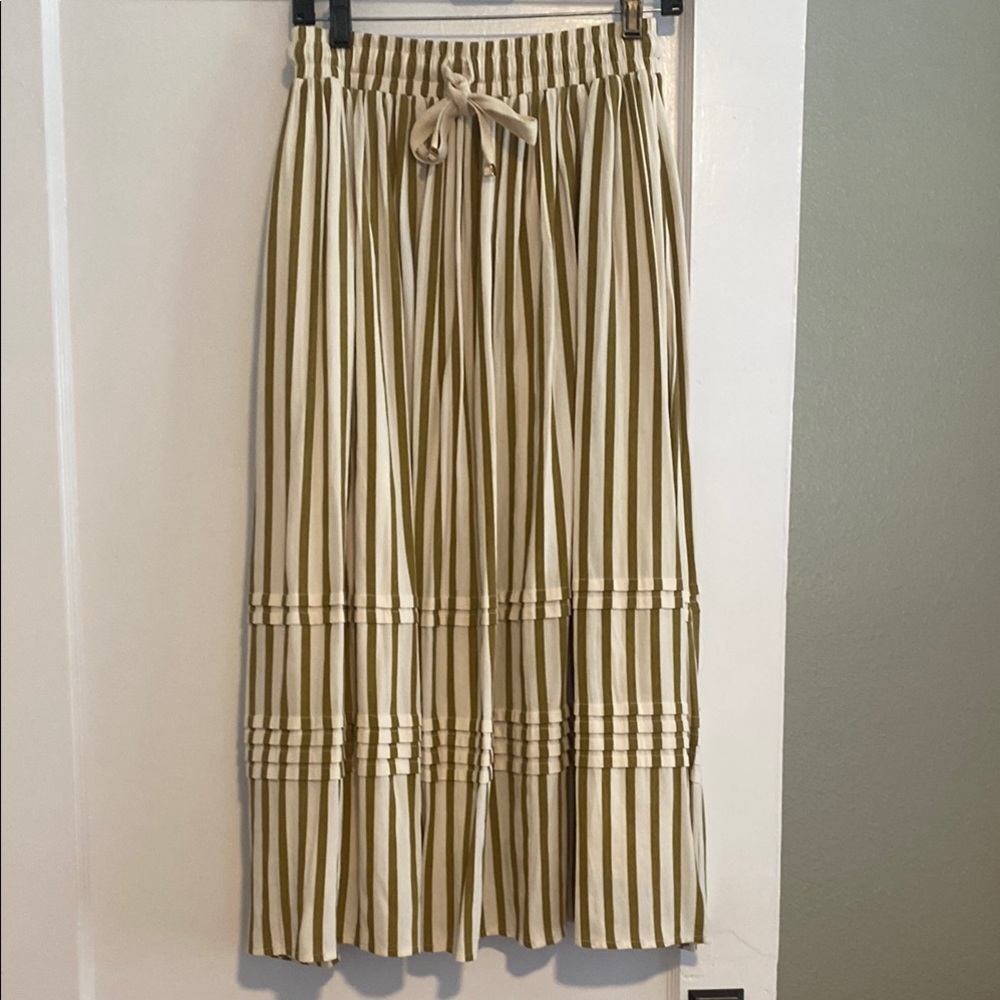 Sancia Sage/cream skirt. Excellent condition! size S